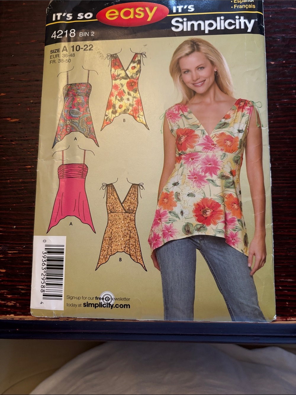 Simplicity 4218 Floral V-Neck Tie-Shoulder Top sewing pattern